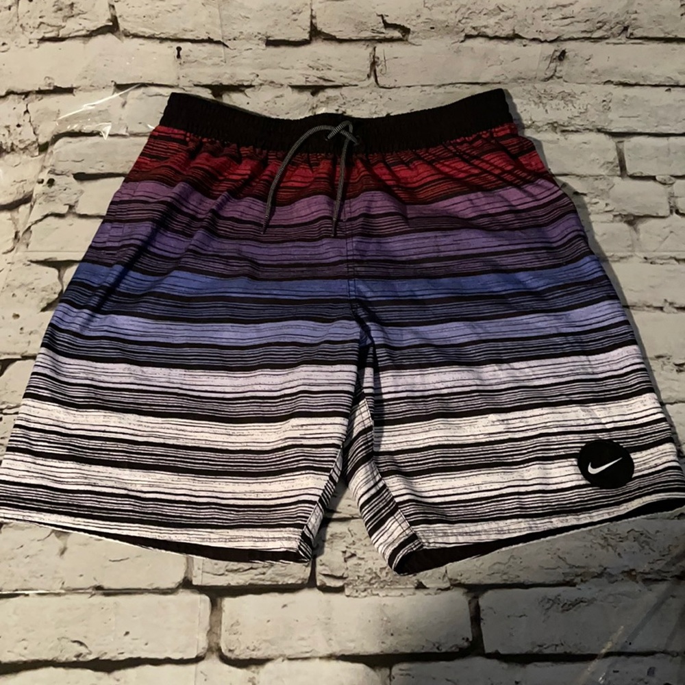 Men’s Nike 6:1 Stripe Breaker Water-Repellent 9” Swim Trunks